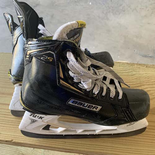 Used Bauer Supreme 2S D&R (Regular) Size 9 Hockey Skates