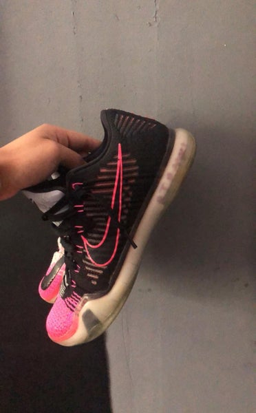 Black Men's 8.5 (Women's 9.5) Nike Shoes