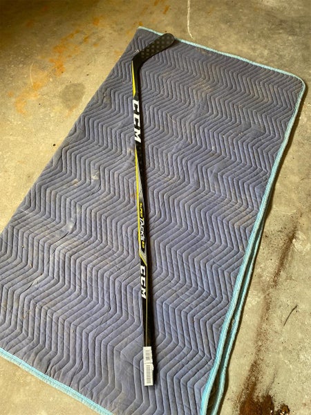 New Right Handed Super Tacks 2.0 Mid Hockey Stick