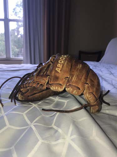 Brown Used Infield A2000 11.5" Baseball Glove