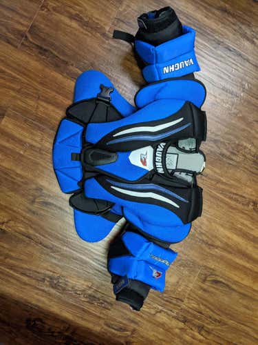 Junior Used Medium Vaughn v7 Goalie Chest Protector