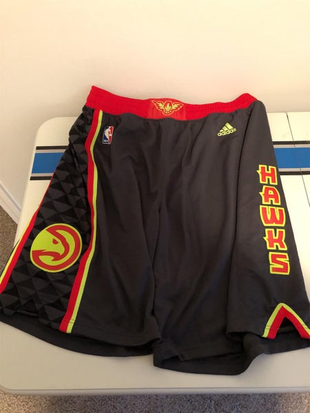 Hawks Gray Men's XL Adidas Shorts