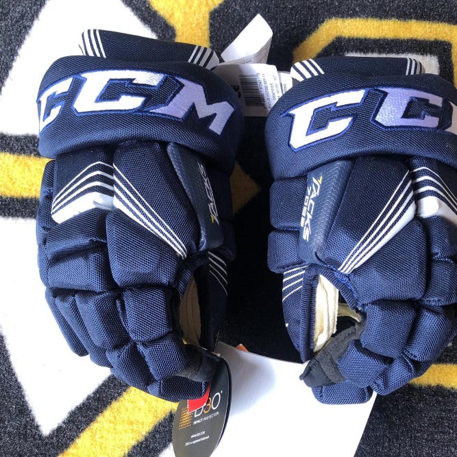 New Junior CCM Tacks 7092 Gloves 11"