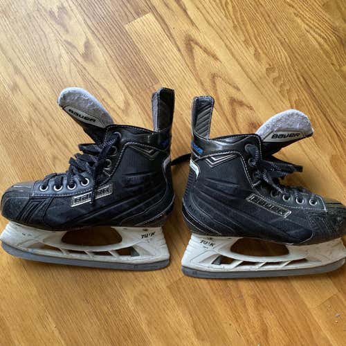 Used Bauer Nexus 5000 Size 3.5 Hockey Skates