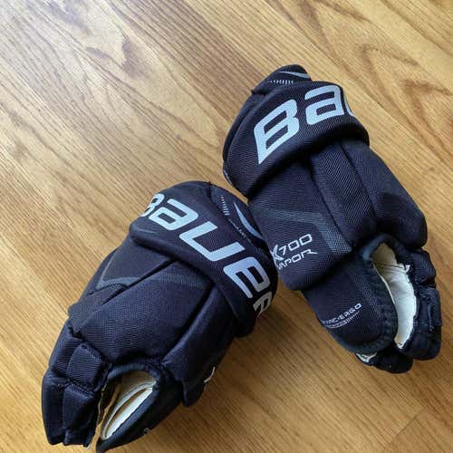 Used Bauer Vapor X700 10" Gloves