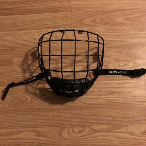 Used Medium Bauer Profile II Facemask