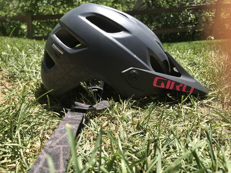 Used Women's Small Giro Cartelle MIPS Bike Helmet