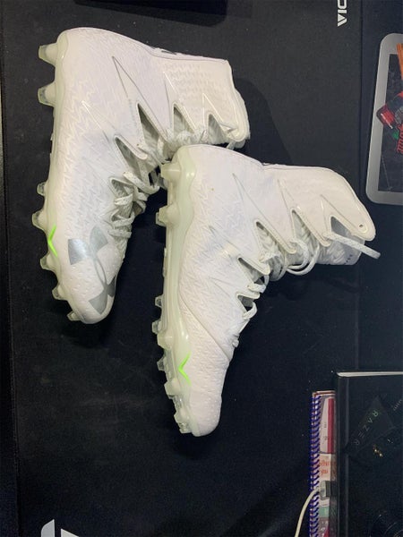 White Unisex 10 (Women's 11) Under Armour Highlight Cleats