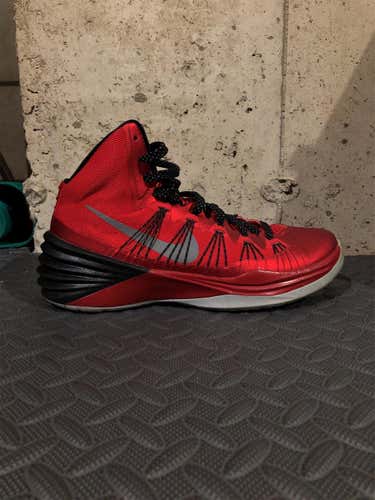 Nike Hyperdunks Size 9.5