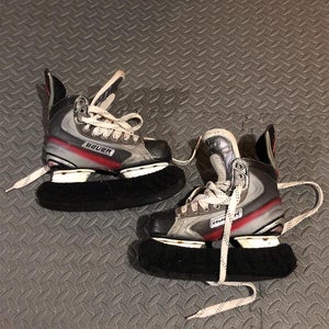 Used Bauer Vapor X6.0  Size 4.5 Hockey Skates