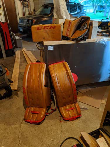 Used 33" CCM Regular Premier Pro Goalie Full Set