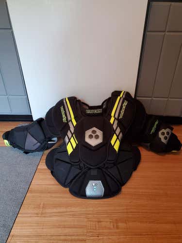Junior Used Medium Vaughn Velocity VE8 Int Goalie Chest Protector