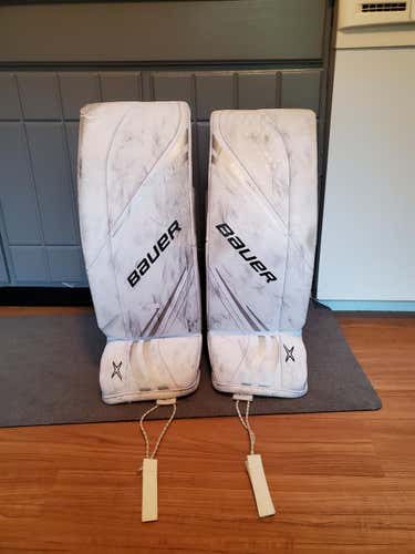 White Used Junior 28" Bauer Vapor x2.7 Goalie Leg Pads