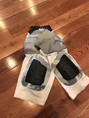 Used Small Nike nike pro combat