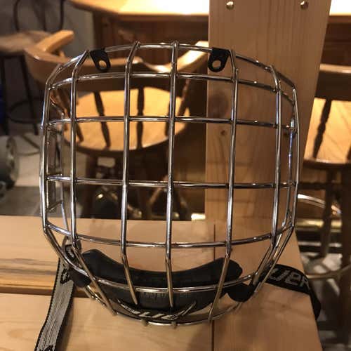 Great Condition Chrome Medium Bauer RBE III Cage