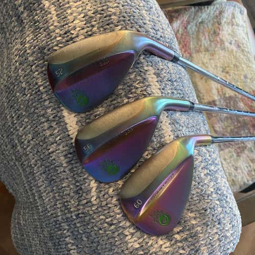Limited Edition IridescentBombTech Wedge Set 52° 56° 60°