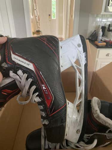 Used Senior CCM JetSpeed 300 Hockey Skates Size 9