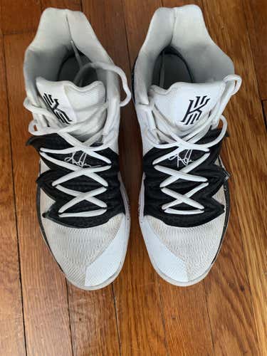 White Men's Size 9.5 (Women's 10.5) Nike Shoes