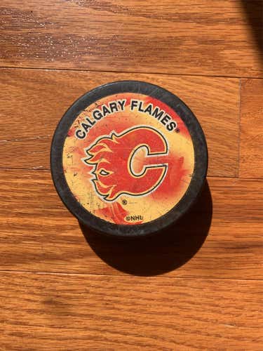 Retro Calgary Flames Official NHL Game Puck