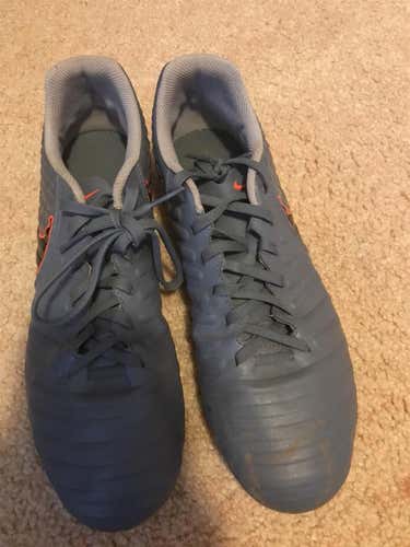 Silver Unisex Size 9.0 (Women's 10) Nike Tiempo Legend V Cleats