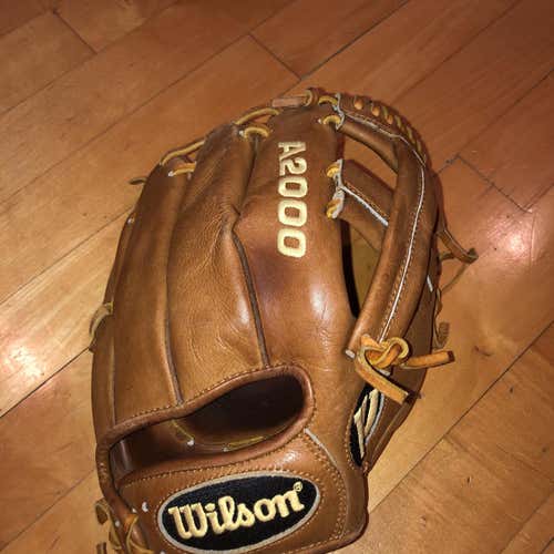 Brown Used Infield A2000 9.5" Baseball Glove