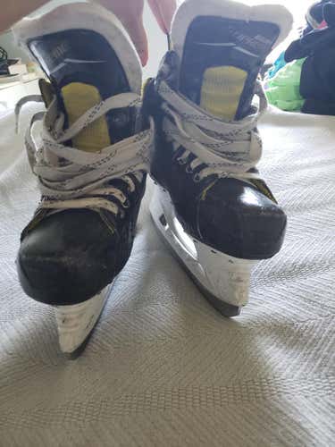 Junior Used Bauer Supreme S27 Hockey Skates Size 3.5