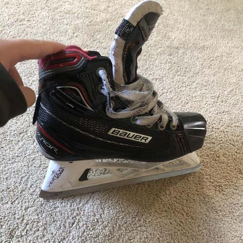 Used Bauer Vapor x900 D&R (Regular) Size 3.5 Goalie Skates
