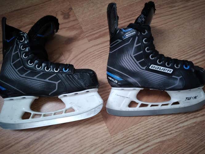 Junior Used Bauer Nexus 6000 Hockey Skates D&R (Regular) Size 2