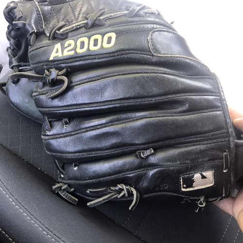 Black Used Pitcher's A2000 11.75" Pro Stock L Dual Hinge