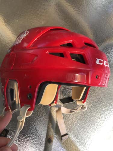 Red Used Medium CCM Vector V08 Helmet