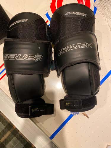 Used Bauer Supreme Knee Pads With No Rips