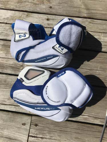 New Medium Bauer Nexus 1N Elbow Pads