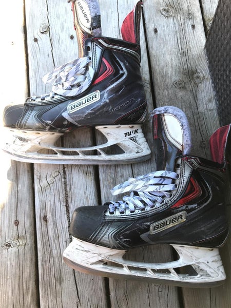 Used Bauer Vapor APX2 EE (Extra Wide) Size 8.5 Hockey Skates