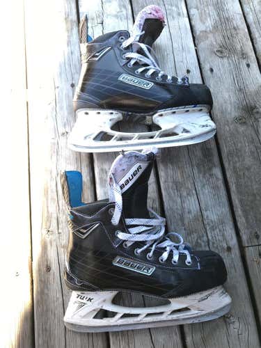 Used Bauer Nexus 8000 EE (Extra Wide)  Size 8.5 Hockey Skates