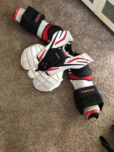 Used Small Vaughn Vision 9500 Goalie Chest Protector
