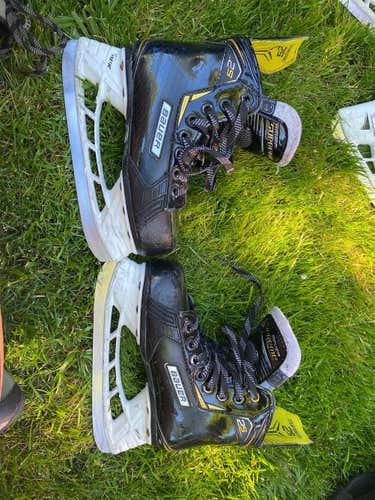 Used Bauer Supreme 2S D&R (Regular)  Youth Size 13 Hockey Skates