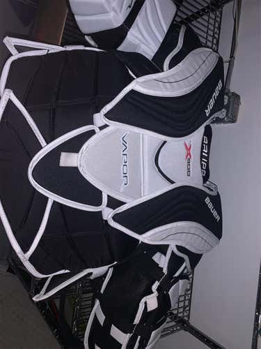 Bauer Vapor Never Used Large Bauer  Goalie Chest Protector