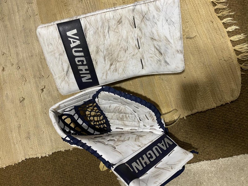 White Used Senior 34" Vaughn Regular Velocity V6 Goalie Full Set