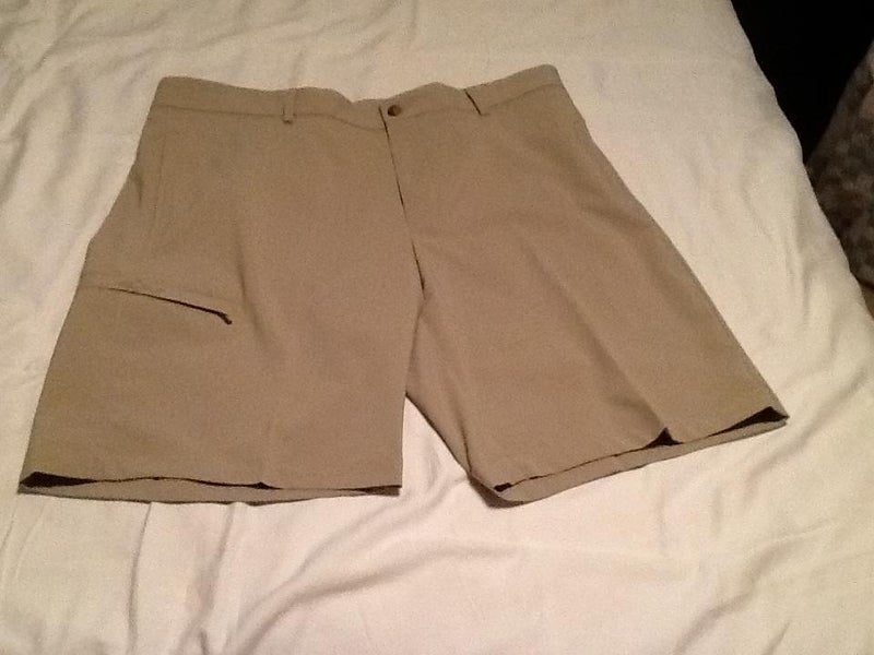 GREG NORMAN Golf shorts zip pocket Size 36 tan