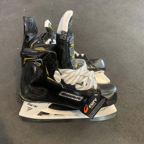 New Bauer Supreme 2S Pro Regular Width  Size 10 Hockey Skates