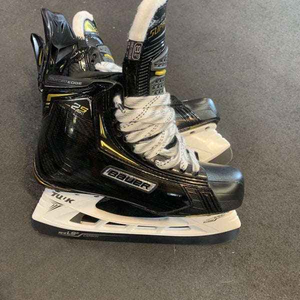 New Bauer Supreme 2S Pro Regular Width Size 8.5 Hockey Skates