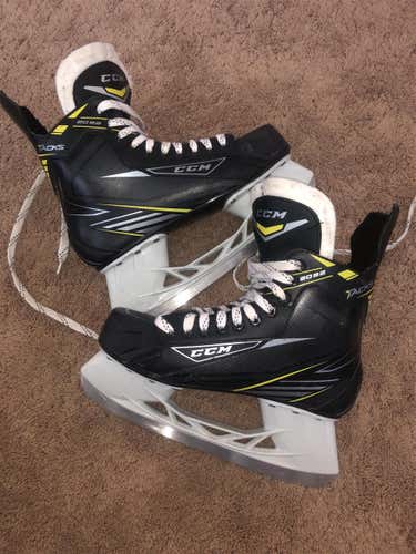 New CCM Tacks 2092 Regular Width  Size 8 Hockey Skates