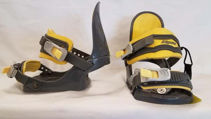 Used Liquid Liquid Sm Snowboard Boys Bindings
