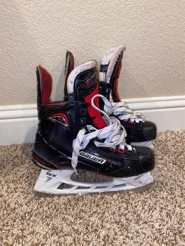 Used Bauer Vapor 1X Regular Width Size 5.5 Hockey Skates