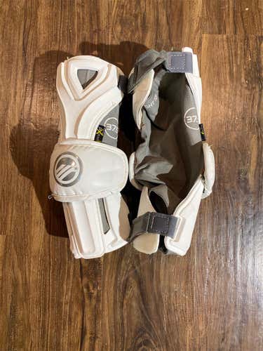 Used Large Maverik Rome RX3 Arm Pads
