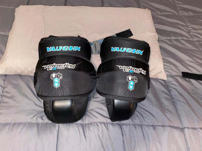 Used Vaughn VE8 Pro Senior Knee/thigh Guards