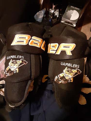 Green Bay Gamblers gloves