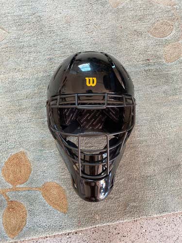 Used Adult Wilson Catcher's Hockey-style Mask And Shin Guards