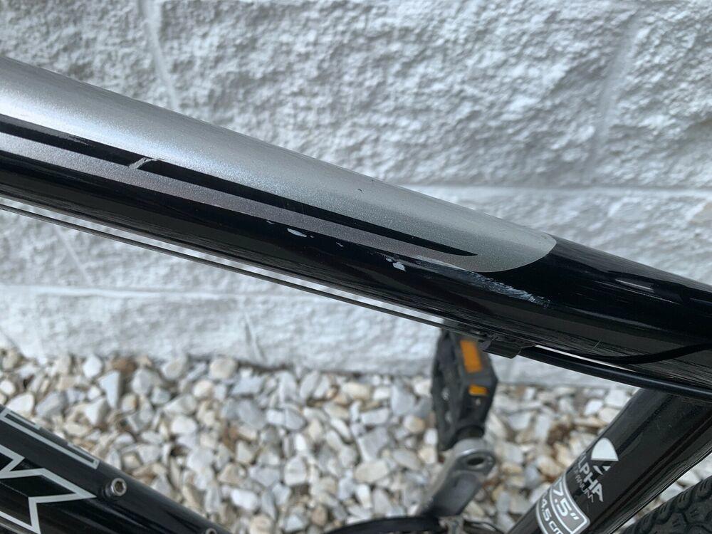 TREK 7100 Bike 17.5 in Frame 21 Speed 