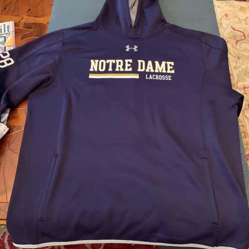 Notre Dame Dame Team Issued Sweatshirt Size XL w/ Front Pocket (#28 on sleeve)